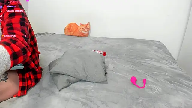 Snapshot of ravenousbiter chatting on 02.16.25 ravenousbiter online show from 02.16.25