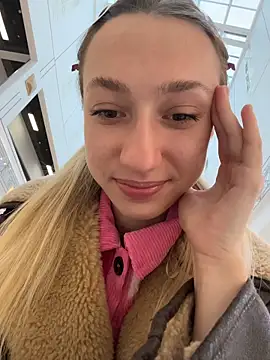 Lia  Love online show from 10.14.25