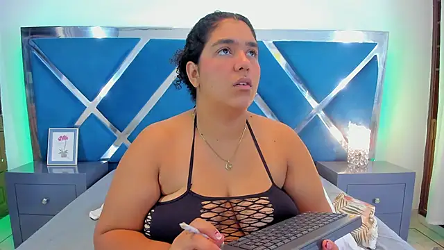 Tiffanymiller00 online show from 10.27.25