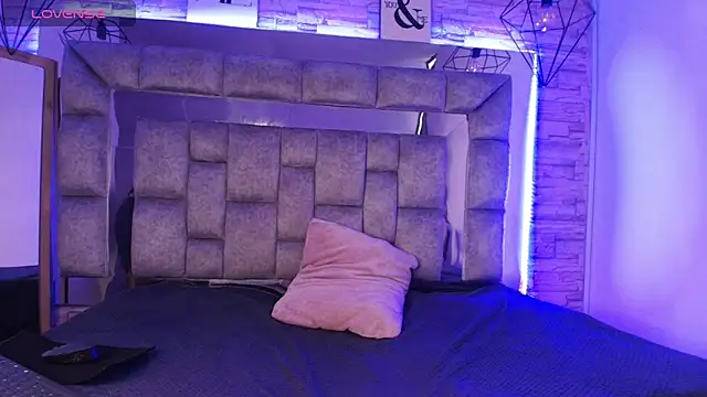 Emily morgan04 online show from 10.14.25