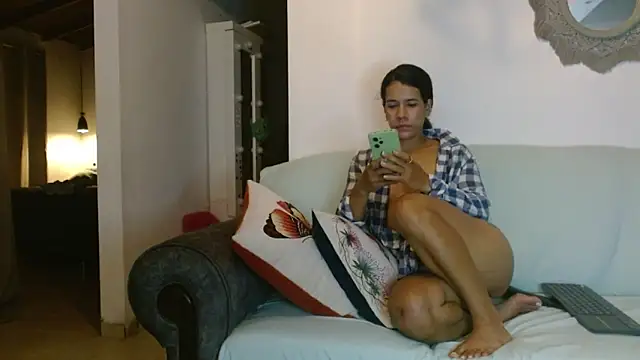 Snapshot of Vanessa_Aniston chatting on 04.10.26 Vanessa Aniston online show from 04.10.26