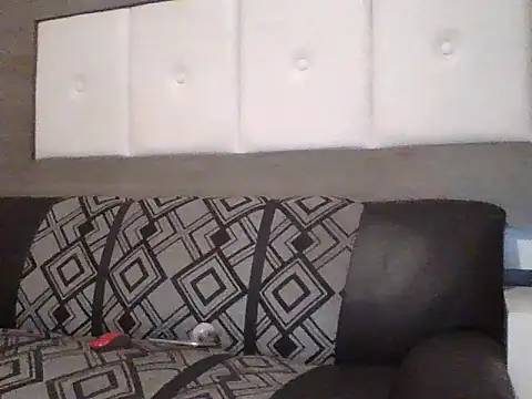 Snapshot of oiram27 chatting on 11.18.25 oiram27 online show from 11.18.25