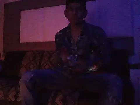 Snapshot of oiram27 chatting on 11.30.25 oiram27 online show from 11.30.25