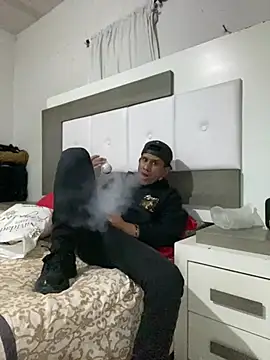 Snapshot of oiram27 chatting on 04.12.26 oiram27 online show from 04.12.26