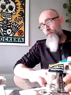 Snapshot of Kingsscepter chatting on 01.28.25 Kingsscepter online show from 01.28.25