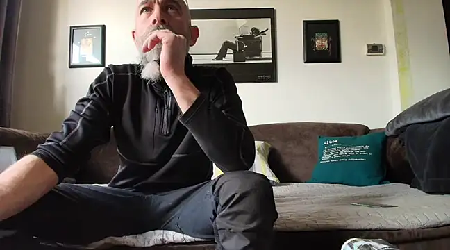 Snapshot of Kingsscepter chatting on 02.18.25 Kingsscepter online show from 02.18.25