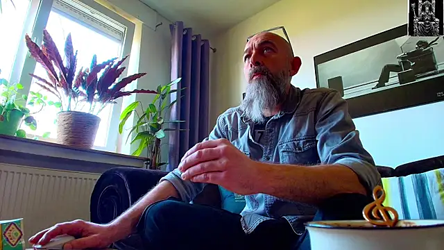 Snapshot of Kingsscepter chatting on 03.09.25 Kingsscepter online show from 03.09.25