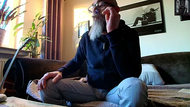 Snapshot of Kingsscepter chatting on 03.19.25 Kingsscepter online show from 03.19.25