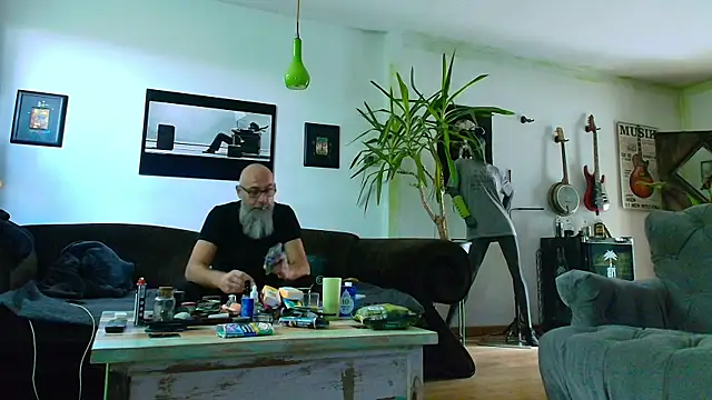 Snapshot of Kingsscepter chatting on 09.27.25 Kingsscepter online show from 09.27.25