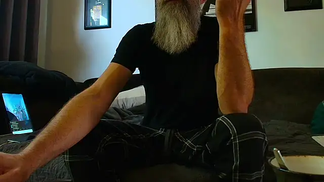 Snapshot of Kingsscepter chatting on 10.18.25 Kingsscepter online show from 10.18.25