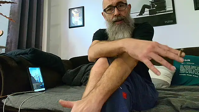 Snapshot of Kingsscepter chatting on 10.23.25 Kingsscepter online show from 10.23.25