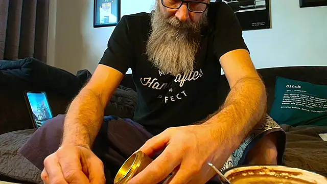 Snapshot of Kingsscepter chatting on 10.24.25 Kingsscepter online show from 10.24.25