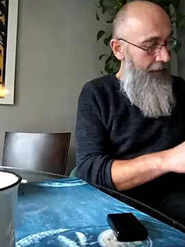 Snapshot of Kingsscepter chatting on 10.27.25 Kingsscepter online show from 10.27.25