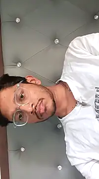 Snapshot of skinnyyyyyyyyy chatting on 01.19.25 skinnyyyyyyyyy online show from 01.19.25