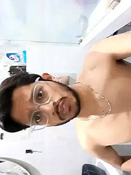 Snapshot of skinnyyyyyyyyy chatting on 02.14.25 skinnyyyyyyyyy online show from 02.14.25