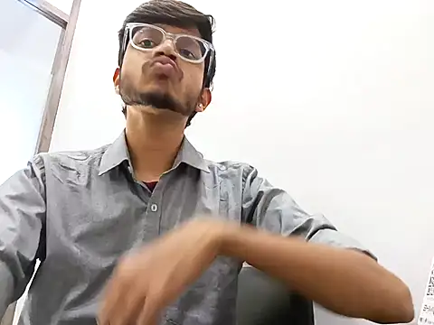 Snapshot of skinnyyyyyyyyy chatting on 02.18.25 skinnyyyyyyyyy online show from 02.18.25