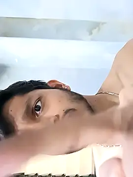 Snapshot of skinnyyyyyyyyy chatting on 02.21.25 skinnyyyyyyyyy online show from 02.21.25