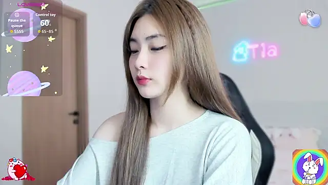 Snapshot of CelestiaWang chatting on 09.12.25 CelestiaWang online show from 09.12.25