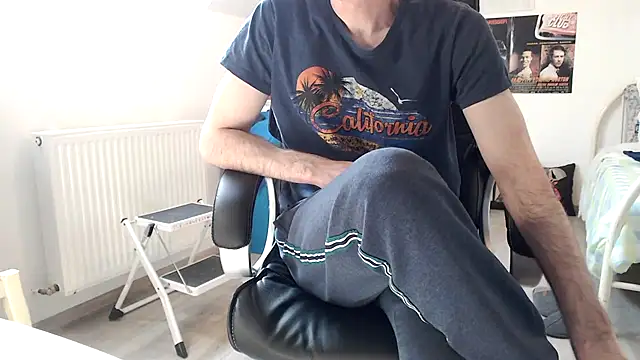 Snapshot of SteveStiffbone chatting on 03.04.25 SteveStiffbone online show from 03.04.25