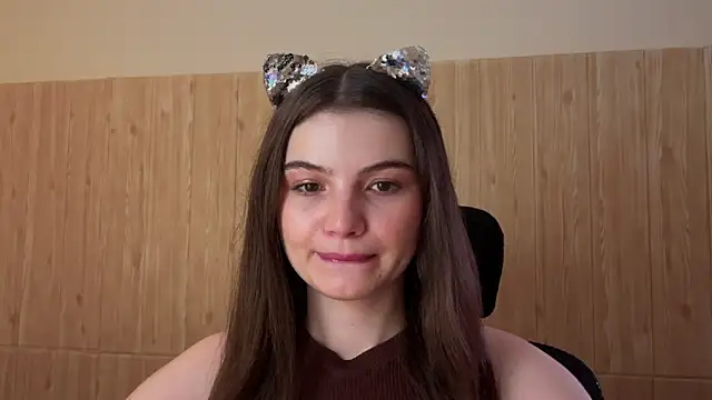 Snapshot of cherryelin chatting on 02.08.25 cherryelin online show from 02.08.25