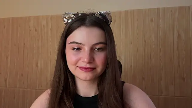 Snapshot of cherryelin chatting on 02.16.25 cherryelin online show from 02.16.25