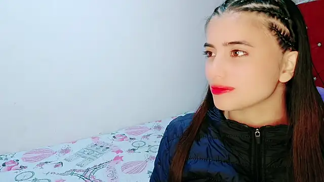 Snapshot of georgia_oli chatting on 12.07.24 georgia oli online show from 12.07.24