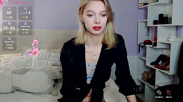 Snapshot of White_Lioness chatting on 12.02.24 White Lioness online show from 12.02.24