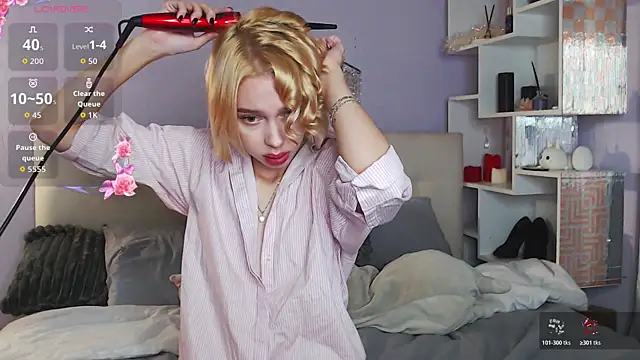 Snapshot of White_Lioness chatting on 10.23.25 White Lioness online show from 10.23.25