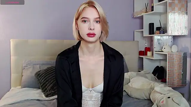 Snapshot of White_Lioness chatting on 11.01.25 White Lioness online show from 11.01.25