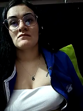 Snapshot of Hanna_Kinsley chatting on 09.20.25 Hanna Kinsley online show from 09.20.25