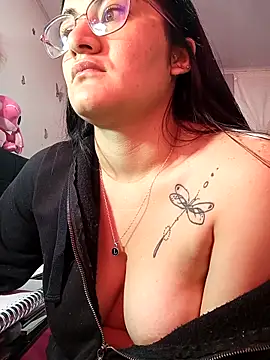 Snapshot of Hanna_Kinsley chatting on 09.26.25 Hanna Kinsley online show from 09.26.25