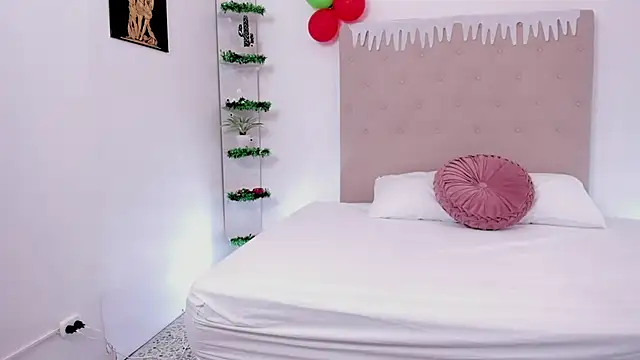 Snapshot of Alena_Hegmann chatting on 12.09.24 Alena Hegmann online show from 12.09.24