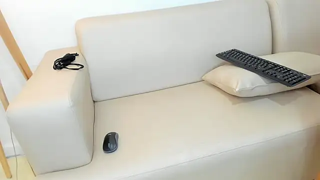 naomiii   online show from 12.21.24