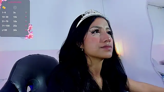 Snapshot of naomiii__ chatting on 09.25.25 naomiii online show from 09.25.25