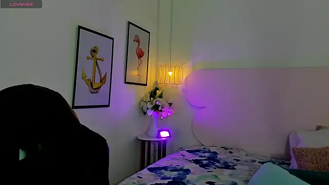 Snapshot of naomiii__ chatting on 09.29.25 naomiii online show from 09.29.25