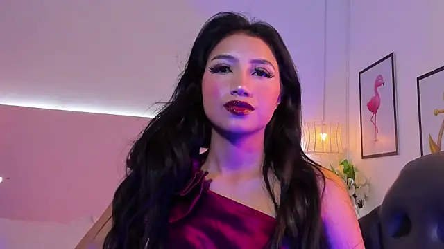 Snapshot of naomiii__ chatting on 10.06.25 naomiii online show from 10.06.25