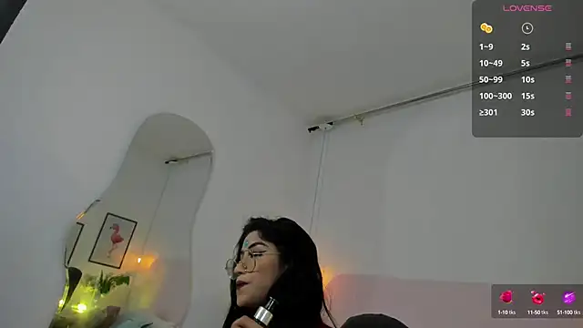 Snapshot of naomiii__ chatting on 10.16.25 naomiii online show from 10.16.25