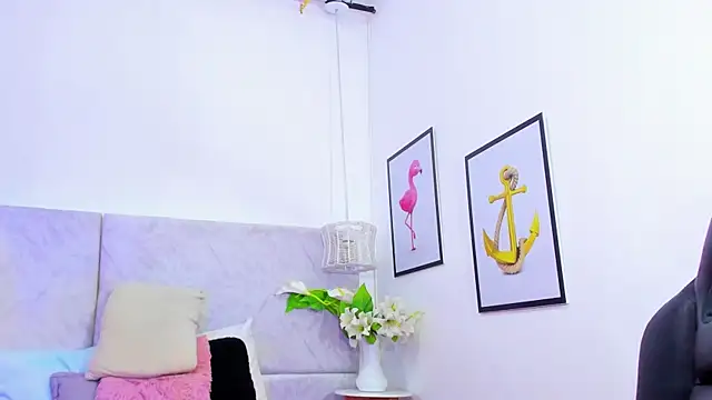 Snapshot of naomiii__ chatting on 10.24.25 naomiii online show from 10.24.25