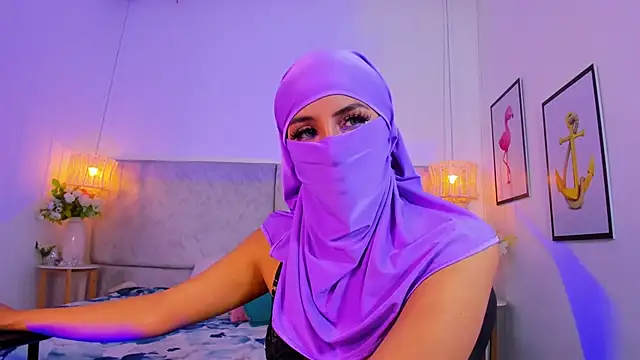 Snapshot of naomiii__ chatting on 10.25.25 naomiii online show from 10.25.25