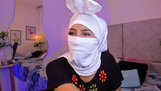 naomiii   online show from 11.03.25