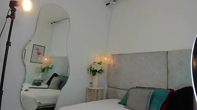 naomiii   online show from 11.15.25