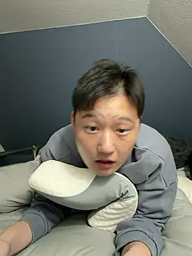 Snapshot of tuki_fu chatting on 04.24.26 tuki fu online show from 04.24.26