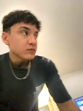 LCarreraa online show from 11.06.25