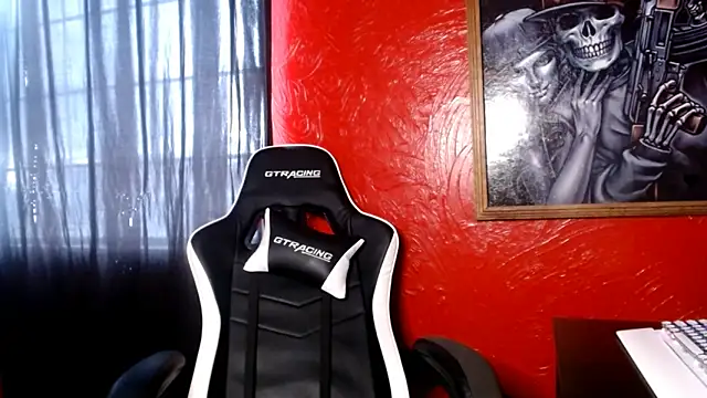 Snapshot of daddy_girl88 chatting on 03.04.25 daddy girl88 online show from 03.04.25