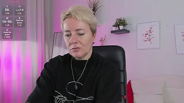 Snapshot of Nika_Smit chatting on 10.10.25 Nika Smit online show from 10.10.25