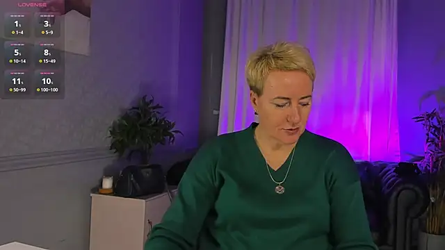 Snapshot of Nika_Smit chatting on 10.18.25 Nika Smit online show from 10.18.25