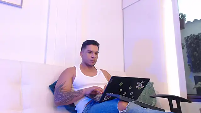 estebandelouis online show from 03.05.25