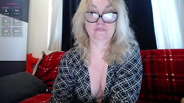 Blond Woman online show from 12.16.24