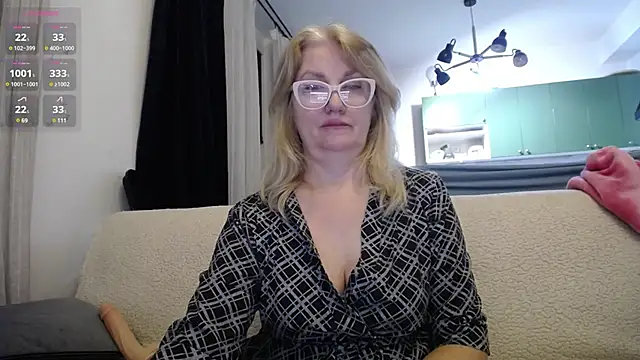 Blond Woman online show from 01.15.25