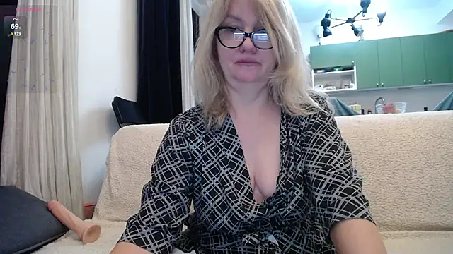 Blond Woman online show from 01.29.25